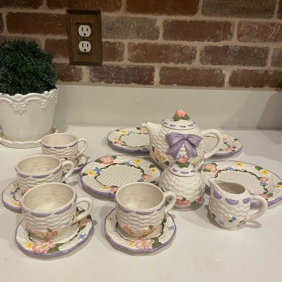Children's Tea Set with Floral Design - Picture 4 of 6